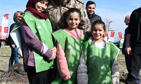 Ağrı’da 11 Kasım Milli Ağaçlandırma Günü’nde Binlerce Fidan Toprakla Buluştu