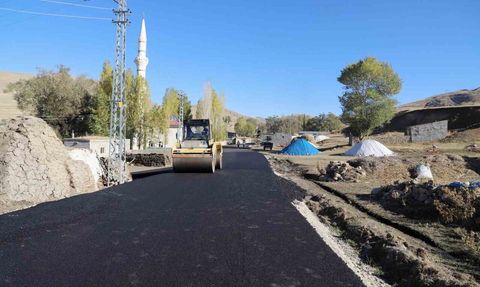 Ağrı'da köy yollarında 5,3 kilometrelik BSK asfalt çalışması tamamlandı