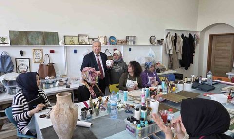 Ahşap Boyama Kursu ile El Becerileri ve Girişimcilik Destekleniyor