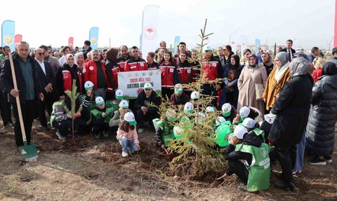 Aile Hatıra Ormanı'na 3 bin fidan: ETÜ'de Aile Yılı etkinliği