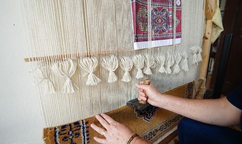 Akçaabat’ta Halı ve Kilim Kursu: Geleneksel Sanat Hem Canlanıyor Hem Gelir Sağlıyor