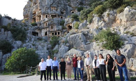 Akdeniz Üniversitesi Rektörü Özkan'dan Myra Antik Kenti'ne Ziyaret