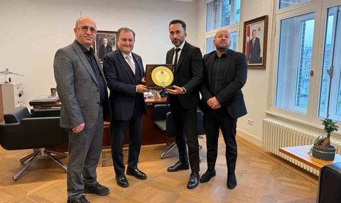 AKİB Yönetimi Amsterdam Başkonsolosu Mahmut Burak Ersoy’u Ziyaret Etti