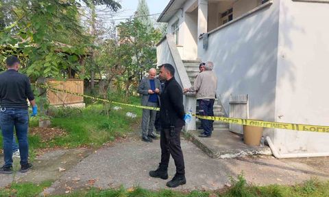 Akyazı'da 63 yaşındaki kişi evinde ölü bulundu