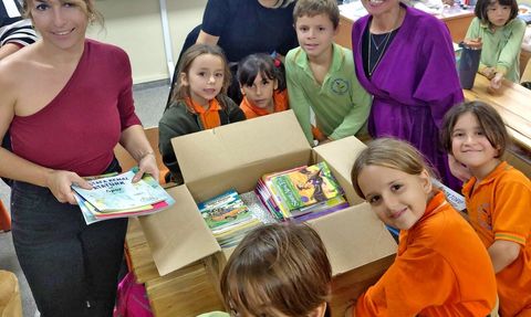 Alaçatı 2-B Öğrencilerinden Kavurga İlkokulu'na Kitap ve Kırtasiye Desteği