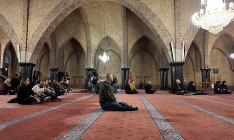 Amsterdam'daki Fatih Camisi, Müzeler Gecesi'nde 1000'den Fazla Ziyaretçiyi Ağırladı