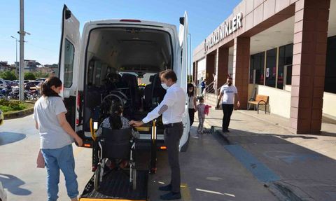 Antalya Büyükşehir Belediyesi'nin 'Engelsiz Hizmet Aracı' işleri kolaylaştırıyor