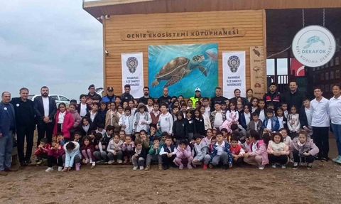 Antalya'da 'Deniz 155' adlı yaralı Caretta caretta doğaya bırakıldı