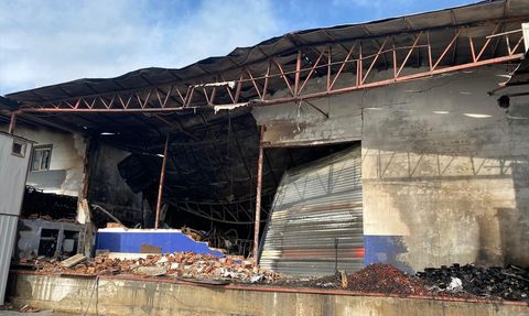 Antalya'da paketleme tesisinde yangın