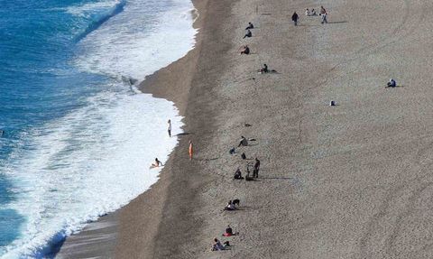 Antalya'da yağmurun ardından güneş ve deniz keyfi