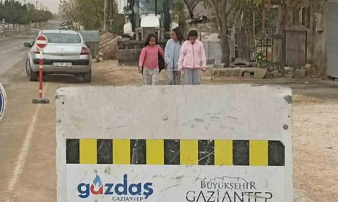 Araban-Besni Çevre Yolunda Doğalgaz Hattı Çalışmaları Sürüyor