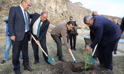 Ardahan'da 11 Kasım Milli Ağaçlandırma Günü'nde fidan dikimi