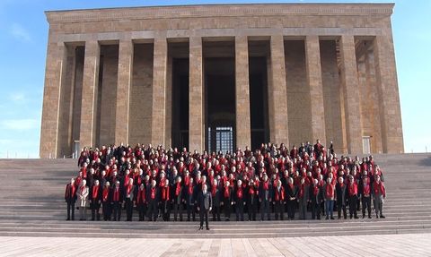 ASO'dan 62. kuruluş yıldönümünde Anıtkabir ziyareti