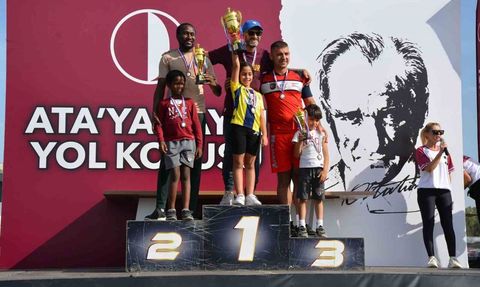 Ata’ya Saygı Yol Koşusu NEU Event Park’ta rekor katılımla yapıldı