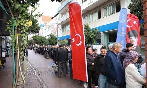Aydın Büyükşehir binlerce Ata Tohumu fidesini Nazilli'de dağıttı