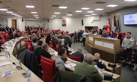Aydın Büyükşehir Meclisinde 'sıralama ve usul' tartışması toplantıyı erteledi