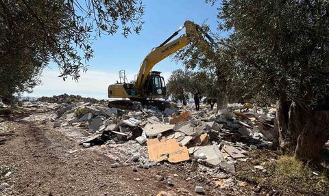 Ayvacık'ta Ekim Ayında 121 Kaçak Yapı Yıkıldı