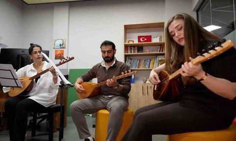 Başiskele’de Her Yaşa Ücretsiz Bağlama Eğitimi