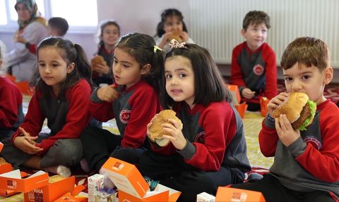 Başkan Çolakbayrakdar: Çocukların gülüşü çalışma azmimizin kaynağı