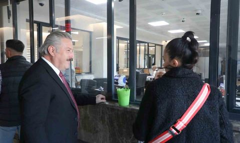 Başkan Palancıoğlu veznede emlak vergisini ödedi