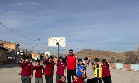 Bayburt Gençlik Merkezi Kırkpınar İmam Hatip Ortaokulu'nda öğrencilerle buluştu