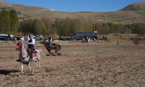 Bayburt’ta Dostluk İçin Cirit Müsabakası Düzenlendi