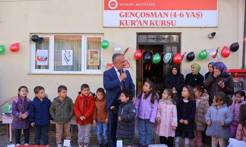 Bayburt’ta Filistin yararına hayır çarşısı düzenlendi