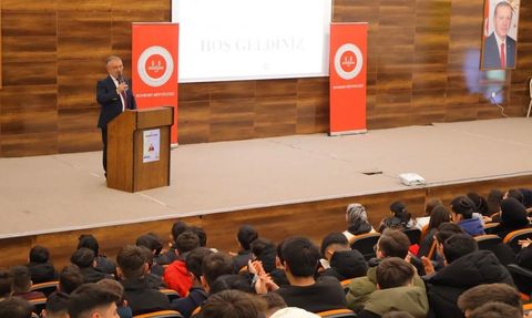 Bayburt’ta liselilere 'Gençlik ve Sorumluluk Bilinci' konferansı
