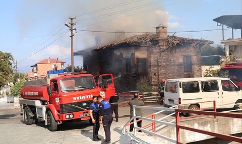 Bozdoğan'da Metruk Ev Yangını