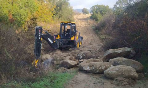 Bozdoğan'da Zeytin Hasadına Hazırlık: Arazi Yollarında Bakım Çalışmaları