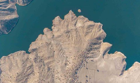 Bozkırın Ortasında Mavi: Kapulukaya Barajı'nın Havadan Görüntüleri