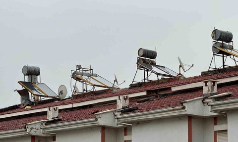 Bozyazı'da hortum kıyı şeridini vurdu: İş yeri ve konutlar zarar gördü