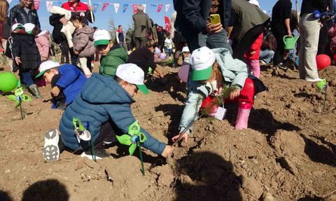 Burdur'da 13 bin fidanla Geleceğe Nefes İnsanlığa Nefes etkinliği