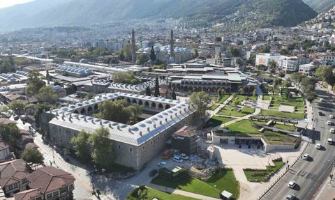 Bursa'nın Tarihi Çarşı ve Hanlar Bölgesi Yeniden Canlanıyor