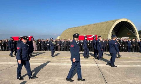 Bursalı şehitlerin cenazeleri Yenişehir Askeri Havalimanı'na getirildi