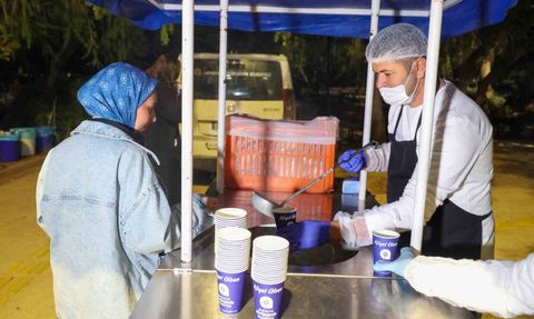 Büyükşehir’den üniversitelilere gece çorbası