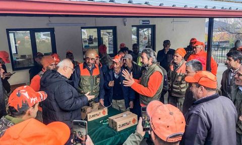 Çameli'de avcılar domuzlarla mücadelede üreticinin yanında; belediye destek verdi