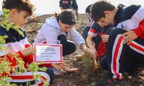 Çanakkale ve Gazze şehitleri anısına 50 fidan toprakla buluştu