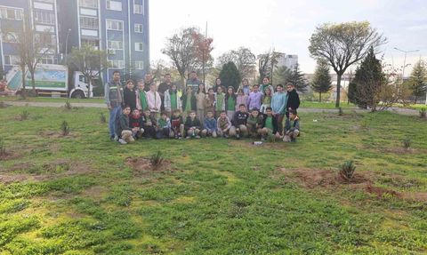 Çayırova'da öğrenciler fidan dikti, doğa bilinci kazandı