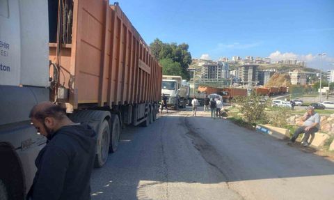 Çiğli'de Harmandalı yolu çöp kamyonlarına kapatıldı: Belediye ve mahalle tepkisi