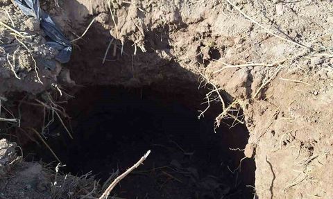 Çivril’de tarlada oluşan obruk mahalleyi tedirgin etti