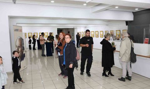 Çocukların Öksüz Civciv Yorumları Konak Kültürevi'nde Sergileniyor