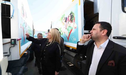 Çöp kamyonlarına gül ve sakız aromalı koku sistemiyle ferahlık