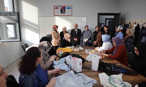 Darıca'da anneler ve çocukları aynı çatı altında eğitim alıyor