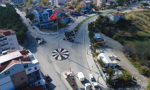Demirci'de 20 km üç katmanlı sıcak asfalt çalışması başladı