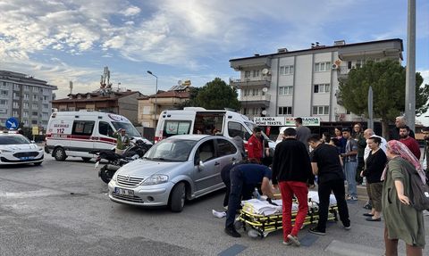 Denizli'de Otomobil ve Motosiklet Çarpıştı, 4 Kişi Yaralandı