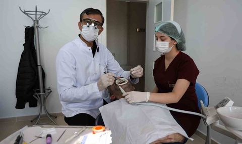 Depremler ilham verdi: Cam fiber ve direkt kompozit lamina ile implant ihtiyacı azalıyor