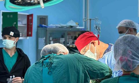 Derecik Devlet Hastanesinde İlk Tiroid (Guatr) Ameliyatı Başarıyla Yapıldı