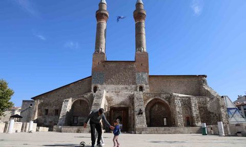 Devlet Bahçeli’nin Rozeti ve Yüzüğü Gündemi Sarstı