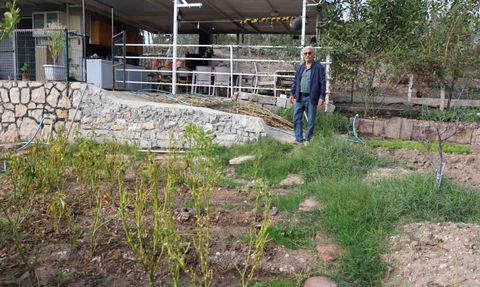 Didim’de emekli Aslan Arslan keçileriyle köy hayatına döndü